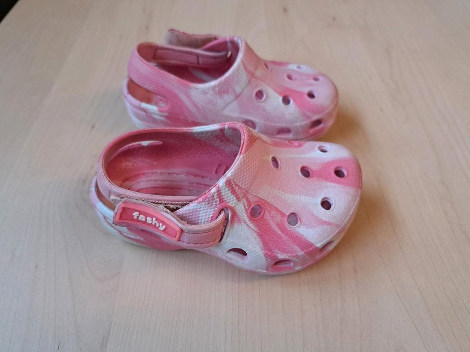 Badeschlappen (Crocs), rosa, Gr. 21-22 in Rietberg