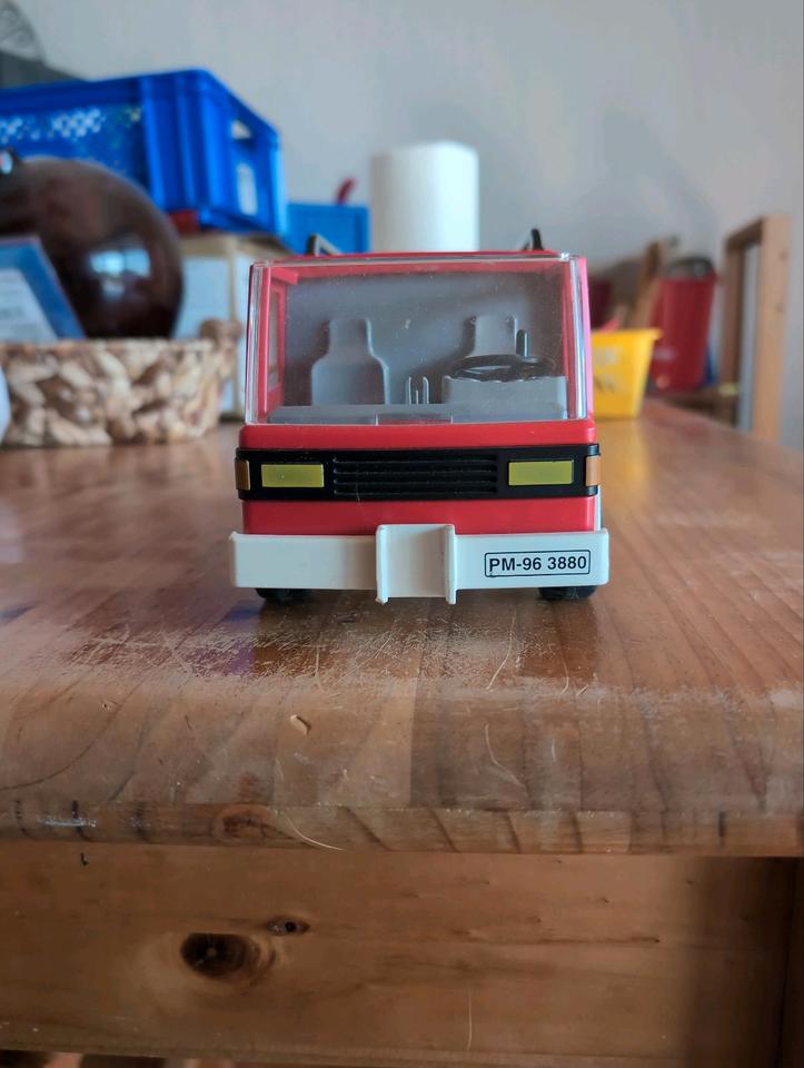 Playmobil Feuerwehrauto – Rot mit Schlauch und blinkender Sirene in Ampfing