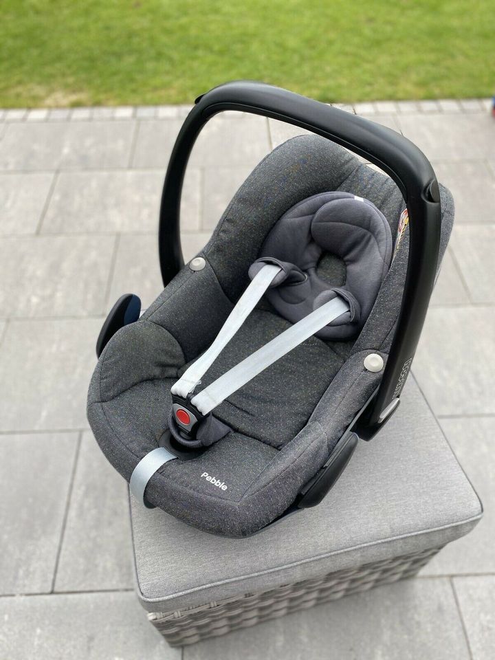 Maxi Cosi Pebble inkl original Fußsack und Regenschutz, € 25