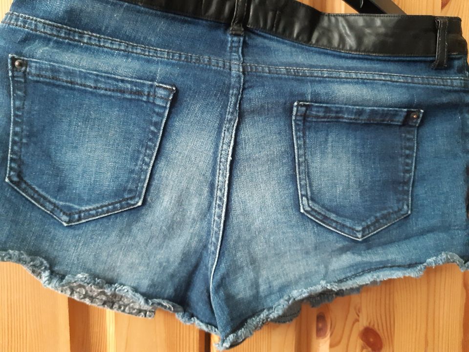 Damen /Mädchen Jeans Shorts gr 40 . in Wuppertal