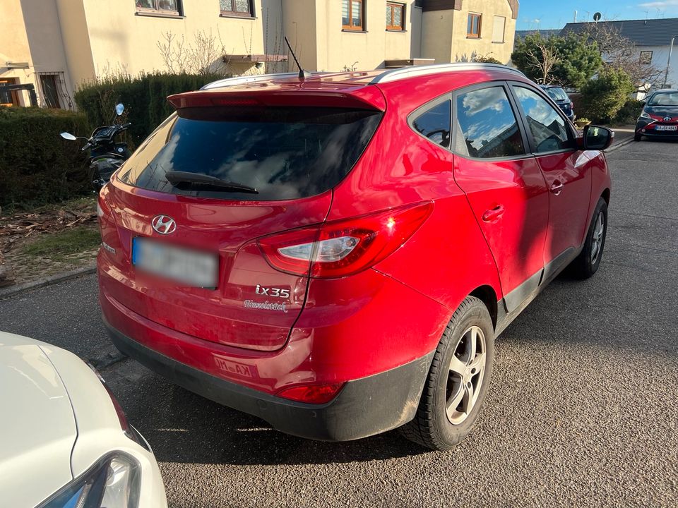 Hyundai IX 35 mit Standheizung und neu tüv in Karlsbad