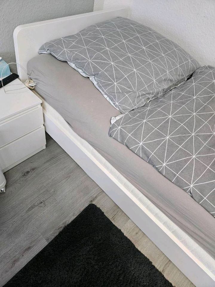 Schnell weg! Ikea Bett Askvoll/Jugendbett 90x200 inkl Lattenrost in Weil der Stadt