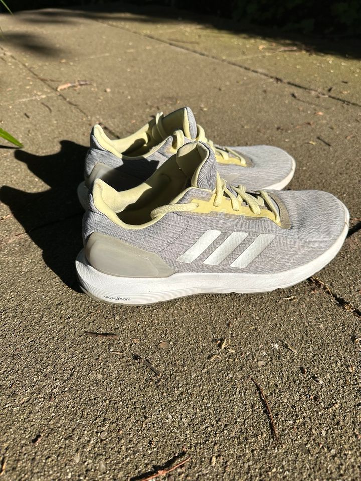 Adidas Cloudfoam Sportschuhe Größe 40 Laufschuhe grau in Hamburg