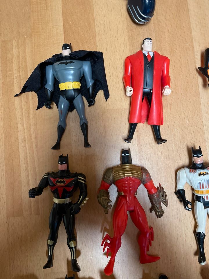 Batman Aktion Figuren Sammlung aus denn 90 Jahren in Biebesheim