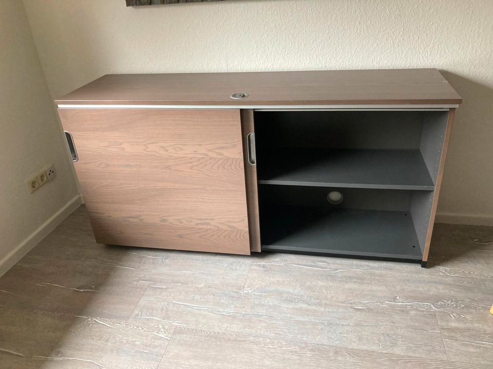 Aktenschrank abschliessbar neuwertig in Breiholz