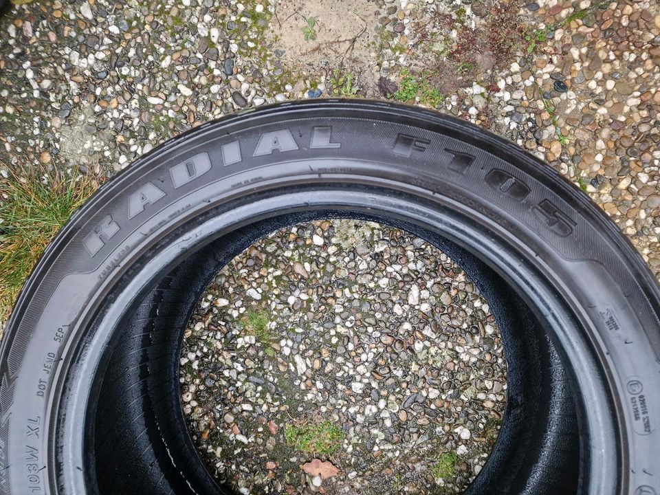 2 Sommerreifen 255/45 R18 in Reiskirchen