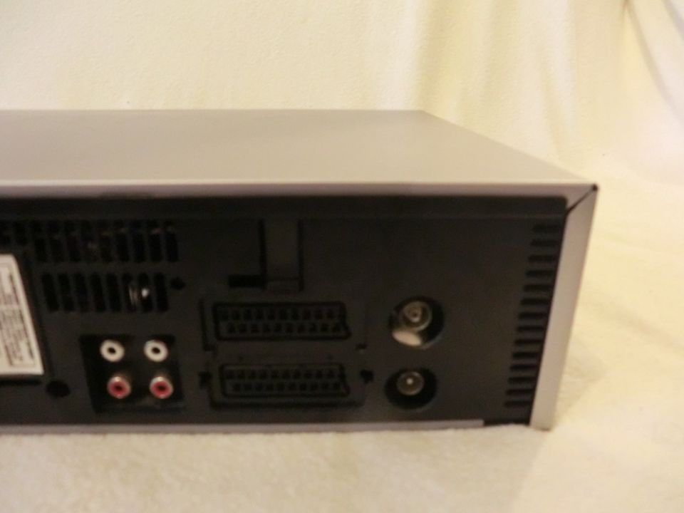 Philips VR 910VHS  Videorecorder Turbo Drive defekt + 8 Kassettte in Hamburg