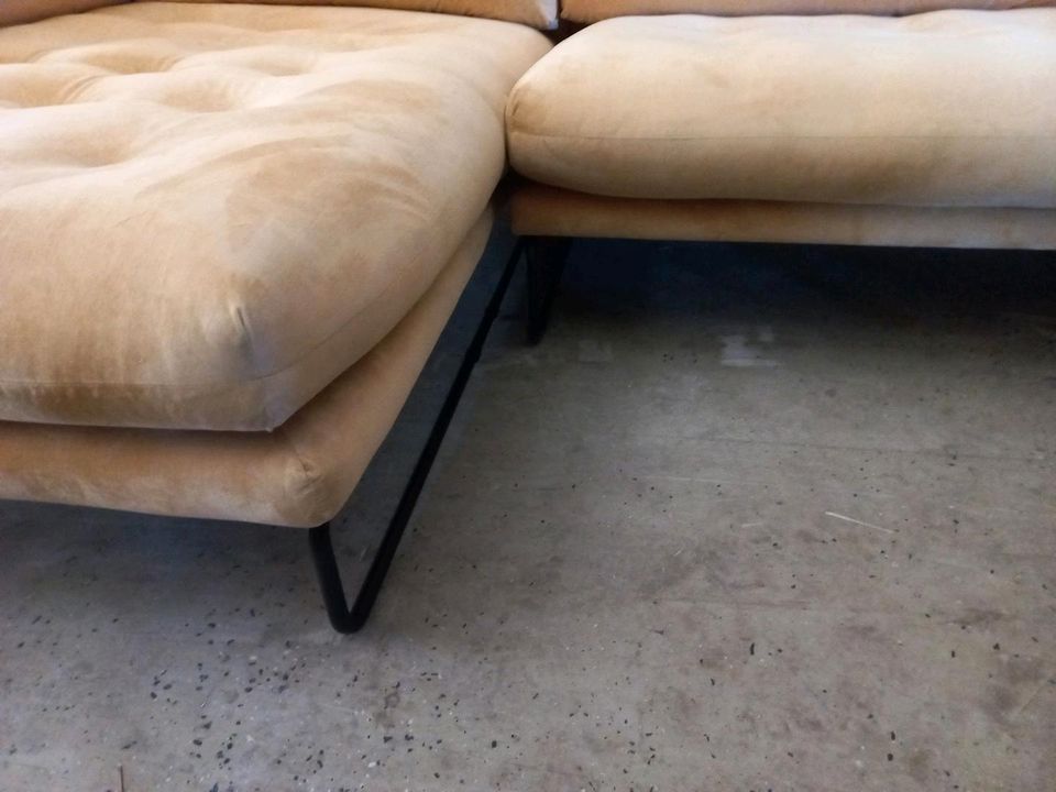 Neuwertig! gelbes Sofa in Luckenwalde