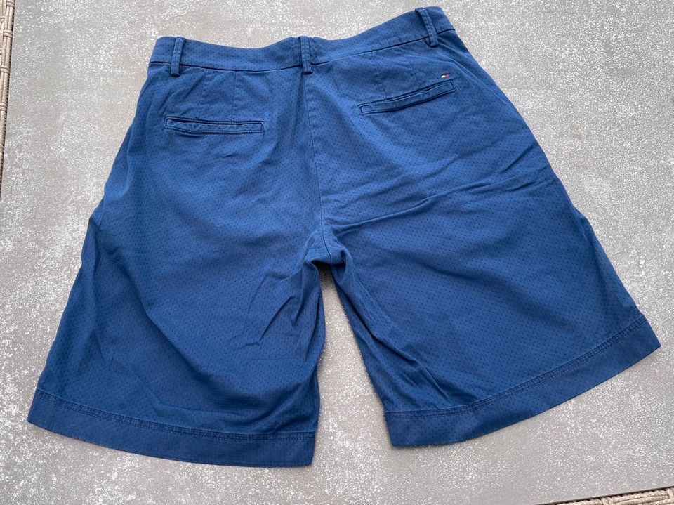Tommy Hilfiger Shorts, Größe 38, blau in Lemgo