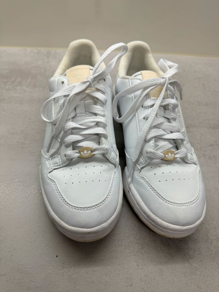 Adidas Sneaker, Gr. 38 2/3, weiß-Creme in Kaarst