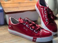 Mustang Sneaker in Lackoptik, rot (wie neu) Bayern - Tiefenbach Kr Passau Vorschau