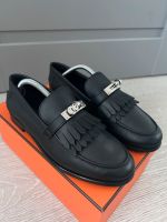 Hermes Loafer Schuhe Gr.37 schwarz Kelly Schließe Silber top Wiesbaden - Nordenstadt Vorschau