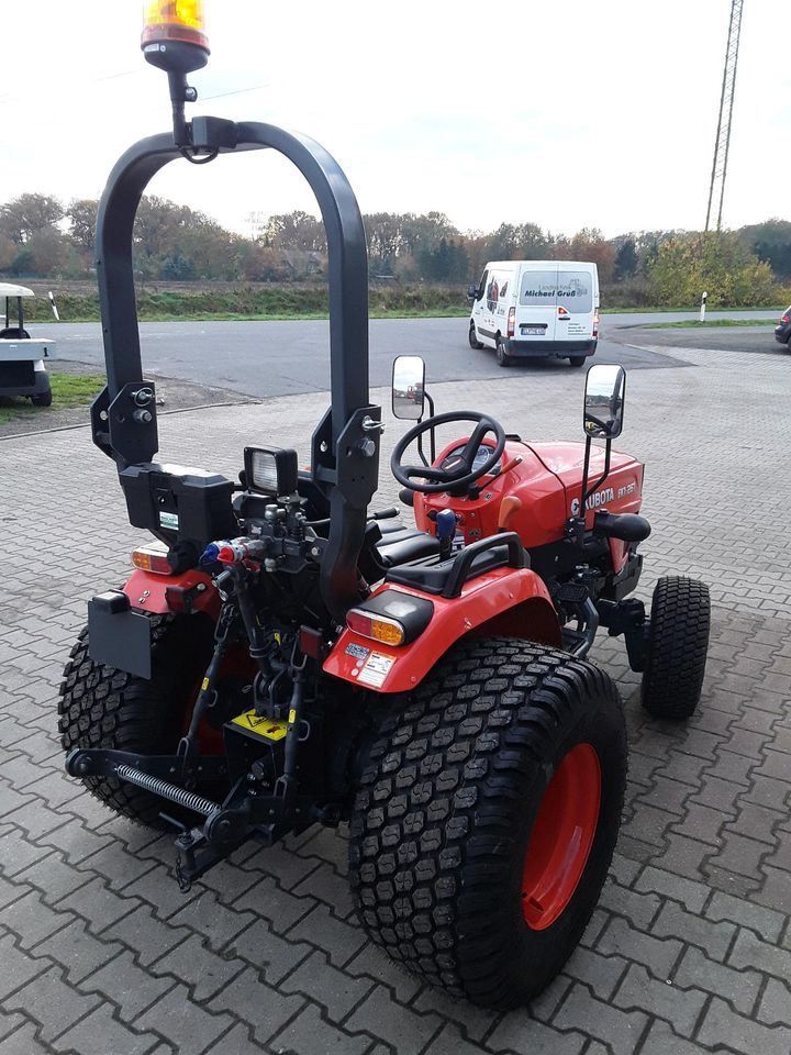 Kubota EK1-261 Kommunaltraktor Kleintraktor Allrad Rasenbereifung in Löningen