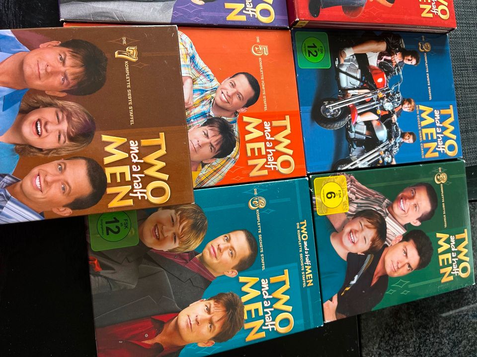 Staffel 1-7 kpl. Two and a half men DVD in Tuntenhausen