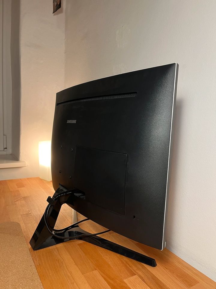 Samsung WQHD 1440p 144 Hz Monitor CJG52 in Kiel