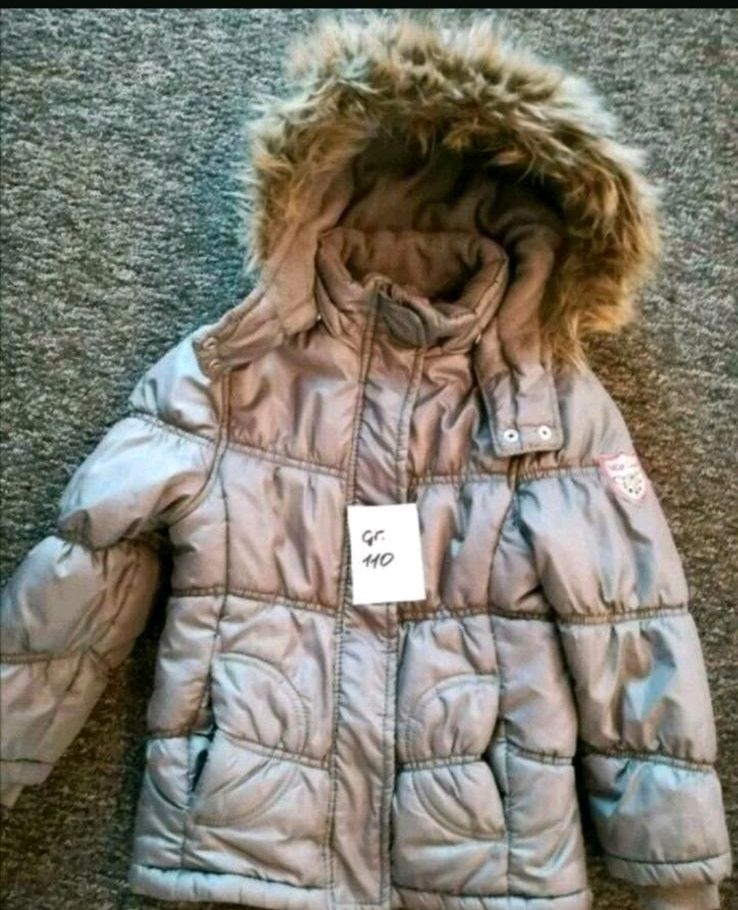 Mädchen Winterjacken/Wintermantel Gr.98/104,110,116 je 8€ in Berlin