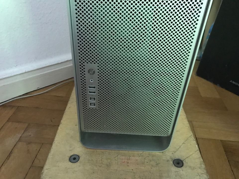 Apple Mac Pro 4.1 32GB DDR3 2 x Intel XEON 2.26 Quad Core in Berlin