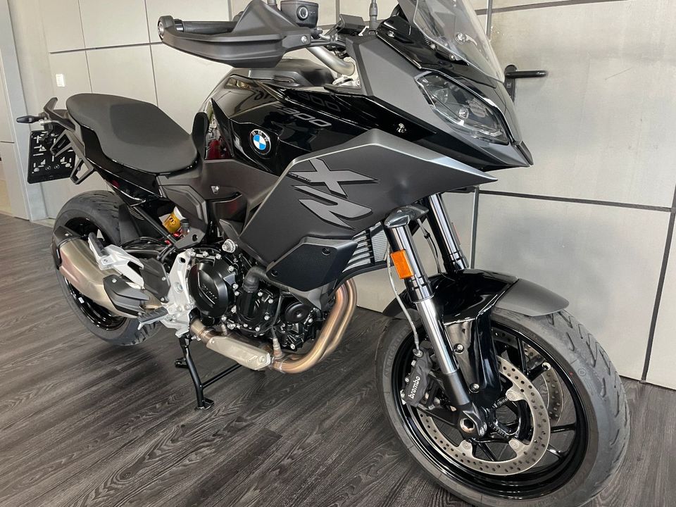 BMW F 900 XR   Triple Black in Simmern