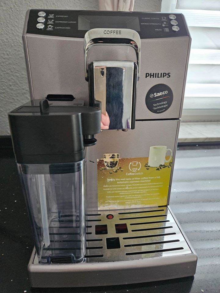 Kaffeevollautomat Philipps mit intergrierter Milchkanne in Iserlohn
