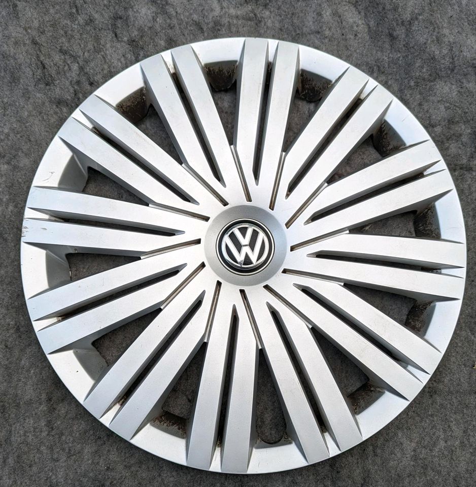 Original VW Polo V 6R Golf 15" Radkappe Radzierblende 6C0601147A in Duisburg