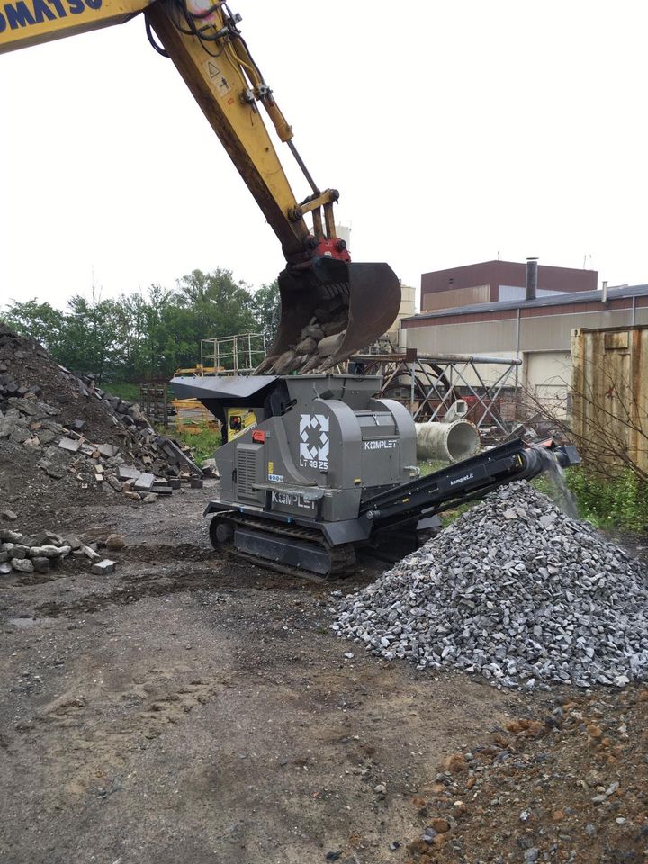 Mobiler Backenbrecher Brecher Schredder mieten Ziegel Beton uvm. in Möser