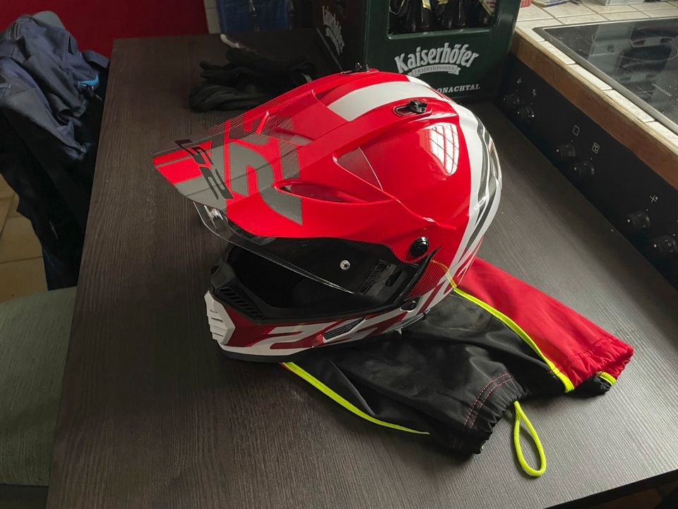 Motorradhelm, Endurohelm, Rot, Neuwertig in Wilhelmsthal