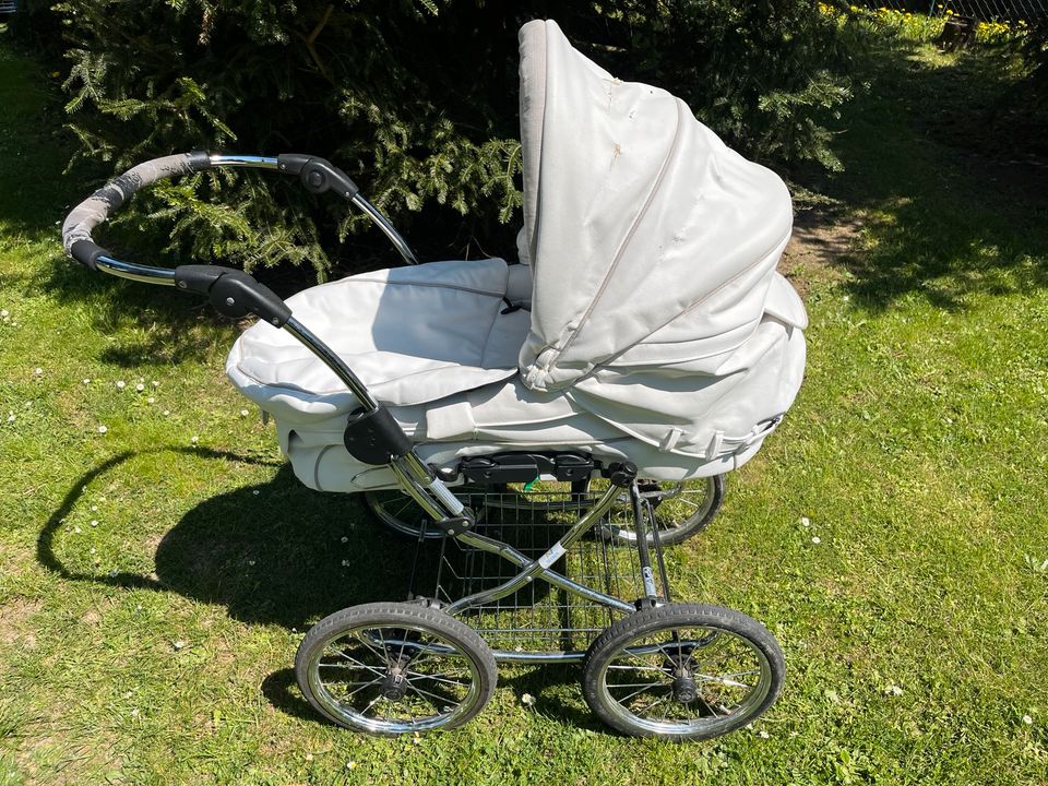 Kinderwagen in Pausa/Vogtland