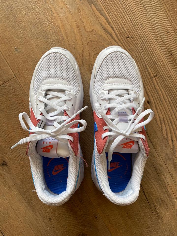 NIkE AIR MAX Excee weiB mit lila und rot Gr. 36 5