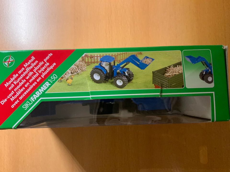 Siku Traktor New Holland 1986 , blau  1: 50 in Bovenden