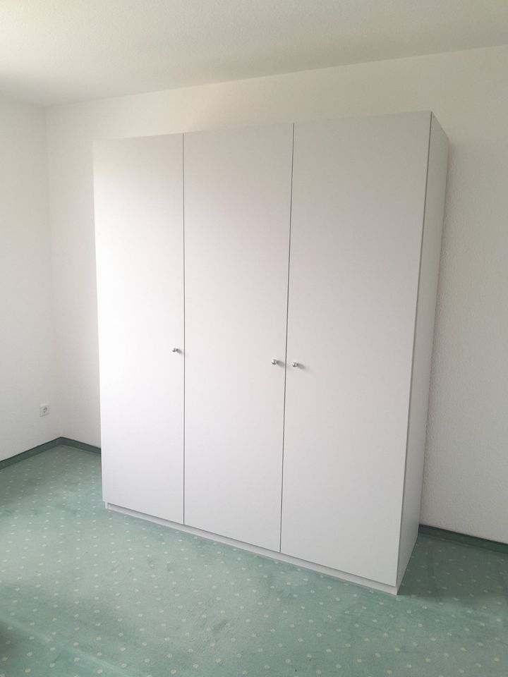 Kleiderschrank / Schlafzimmerschrank in Solingen