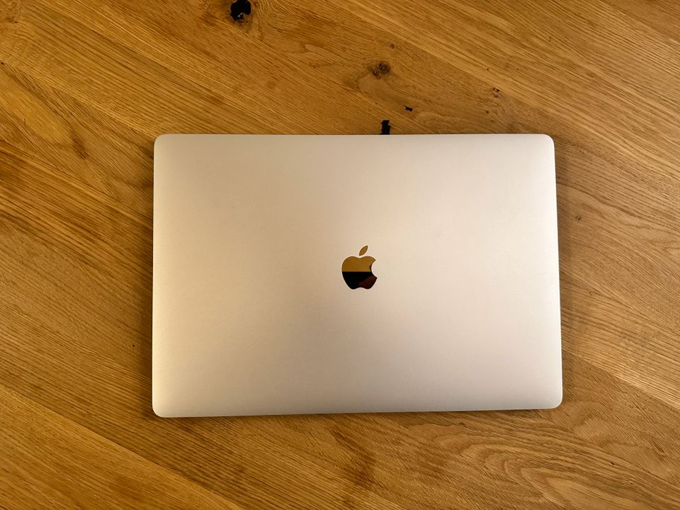 MacBook Pro 16" (2019) 32 GB RAM / i7 / 512 GB SSD (OVP) in Köln