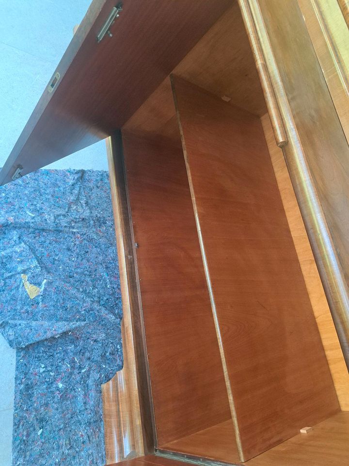 Wunderschöner alter Buffetschrank in Dingelstädt