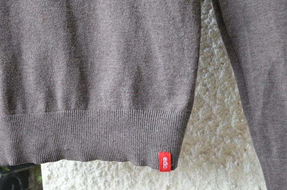 Brauner gut erhaltener Pullover mit V-Ausschnitt edc Esprit M 38 in Stuttgart