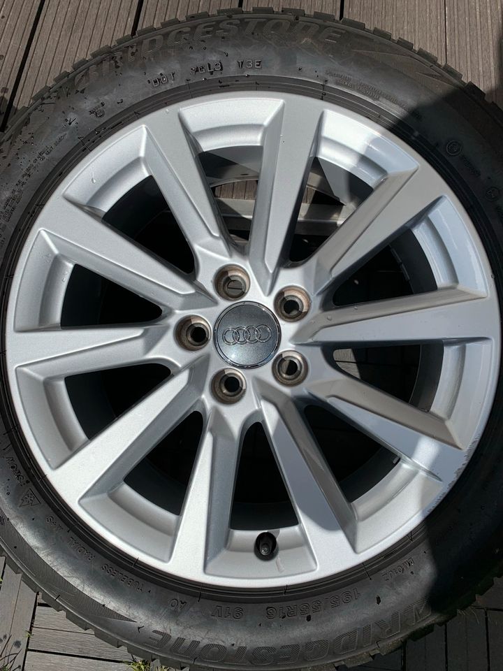 Audi A1 Alufelge mit Bridgestone Winterreifen 195/55R16 in Barnstorf