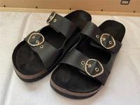 ZARA schwarze Latschen flache Sandalen mit Schnallen gold Brandenburg - Storkow (Mark) Vorschau