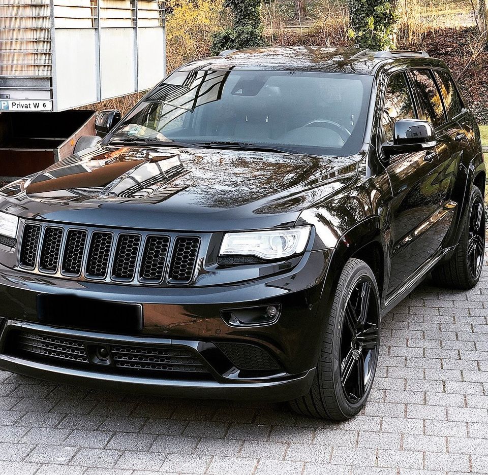 Jeep Grand Cherokee 4x4 Summit 3.0 CRD TUV NEU Allblack in Reutlingen