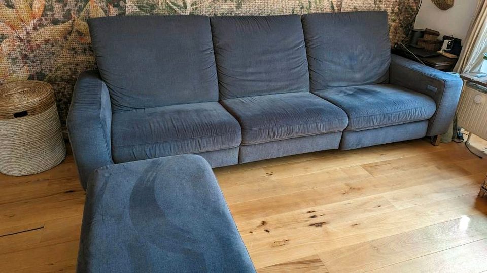 Couch mit Elektrischer Liegefunktion und Hocker in Weyhe