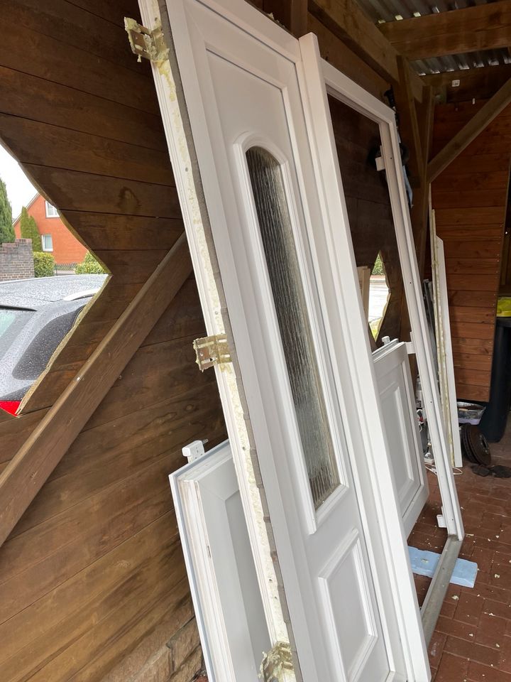 Kunststoff Haustür mit Seitenteil in Hüde