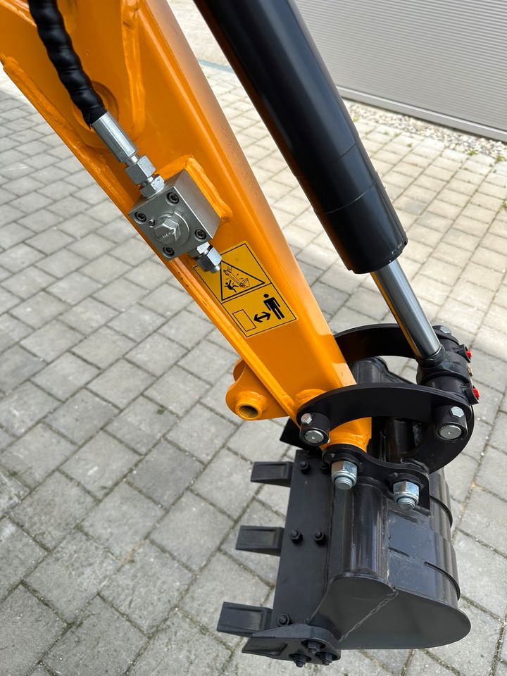 Neufahrzeug Minibagger + Schaufelpaket BK 850 Garantie in Neu Ulm