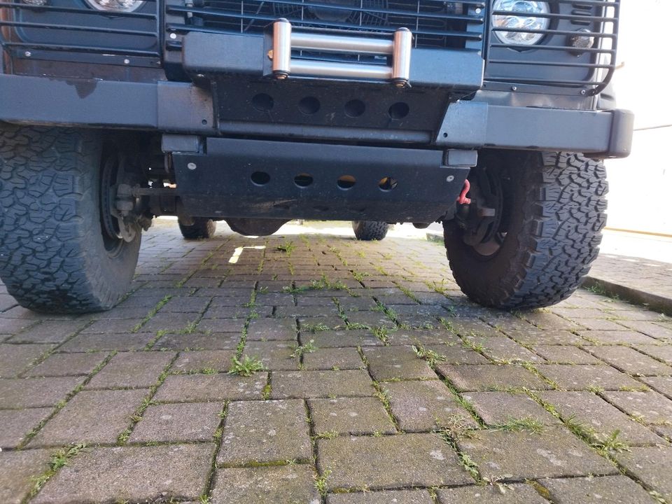 Land Rover Defender 110 td4 in Hildesheim