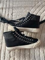 Kaum getragene Diesel Sneaker Echtleder mit Nieten Baden-Württemberg - Göppingen Vorschau
