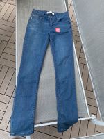 Neue Levi’s Skinny Taper dunkelblau 14 Jahre 158/164? Nordrhein-Westfalen - Lünen Vorschau