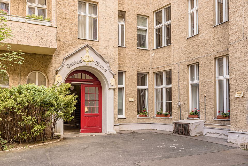 Top Anlage! Altbauimmobilie mit Balkon in toller Wilmersdorfer Lage in Berlin