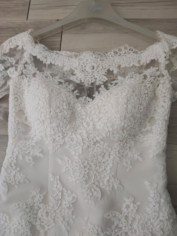 Brautkleid langarm aus Spitze von Vanilla Sposa in Winnigstedt