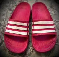 Adidas Adilette Badeschuhe / Badelatschen in Gr. 36 Sachsen-Anhalt - Halle Vorschau