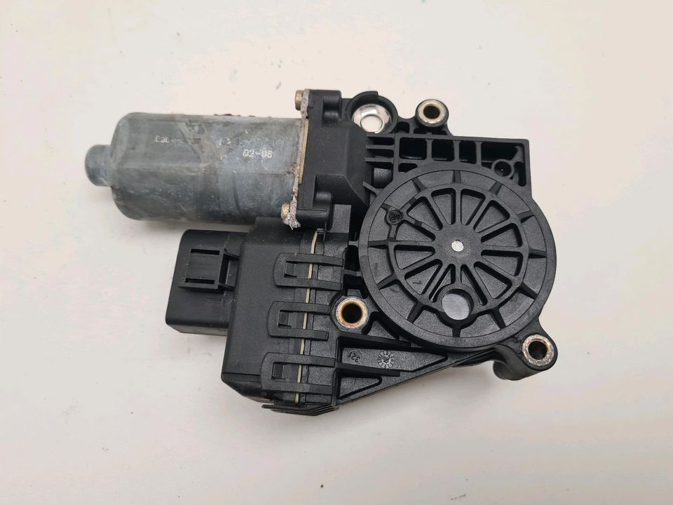 Audi A6 4B Fensterhebermotor hinten rechts 0 130 821 785 in Petersberg