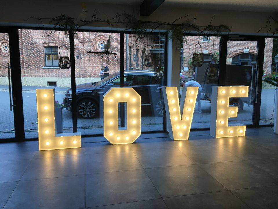 ❤️ XXL Buchstaben LOVE für Hochzeit mieten ❤️ in Detmold