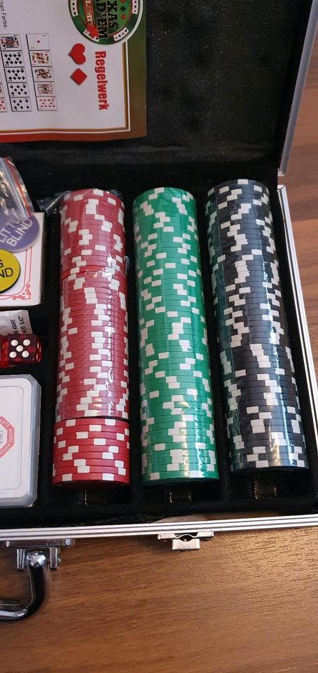 Pokerset Koffer Kartenspiel Würfel NEU Poker Set in Berlin