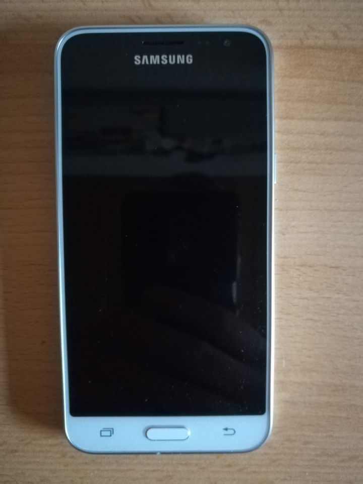 Samsung Galaxy J3 SM-J 320F LineageOS 14.1 Android 7.1.2 in Castrop-Rauxel