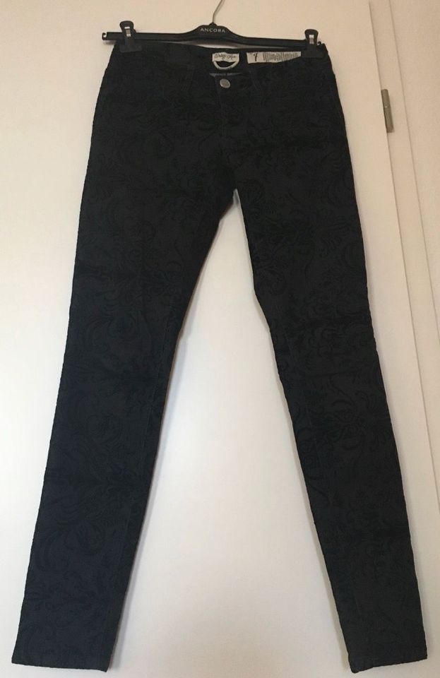 Hose-Jeans Gr. 36 / schwarz/ mit Laserschneid in Leipzig